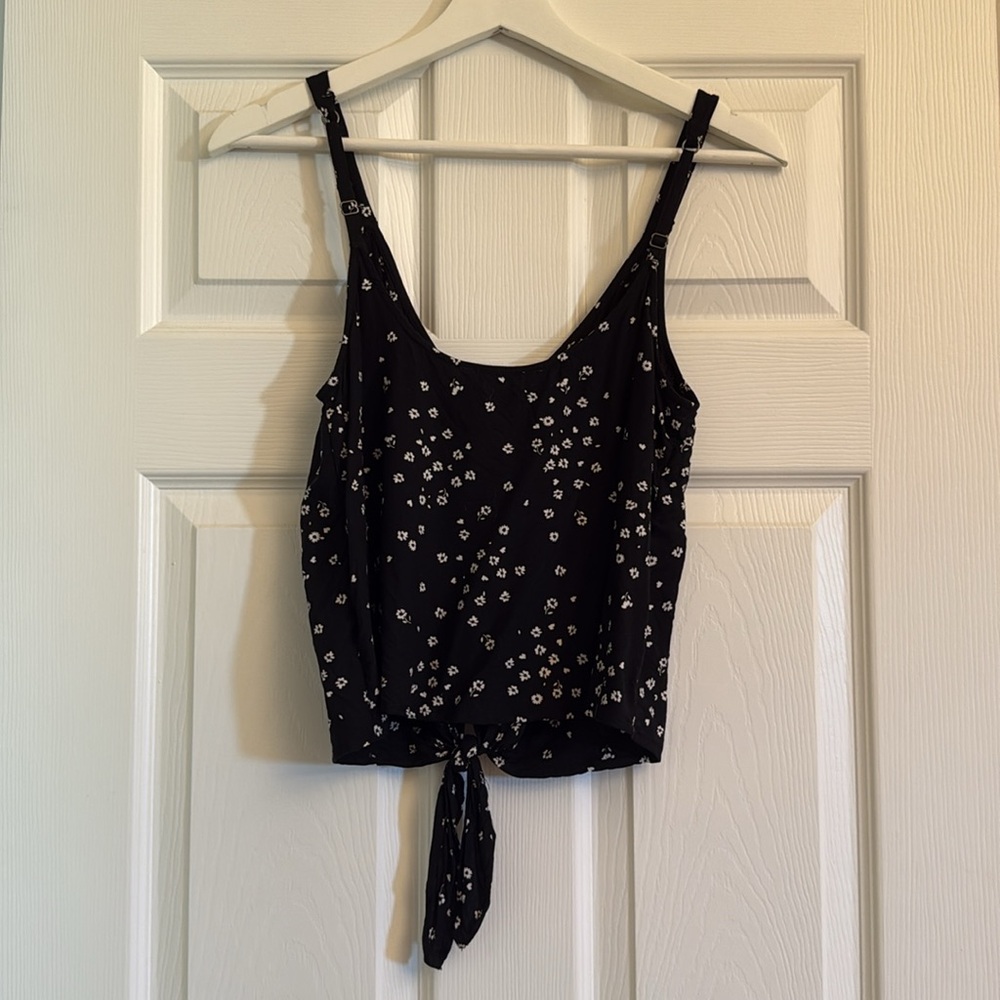 Hollister Black and White Floral Button Up Top Size Small - Picture 3 of 3